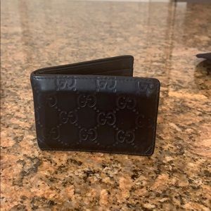 Men’s Black Gucci wallet